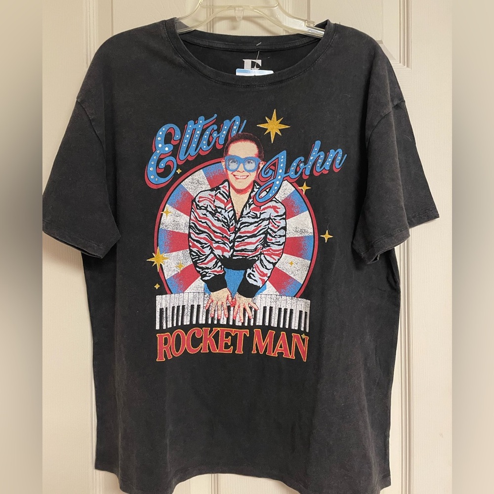 Elton John Woman’s Graphic T-shirt Officially Licensed Band Apparel Large NWT